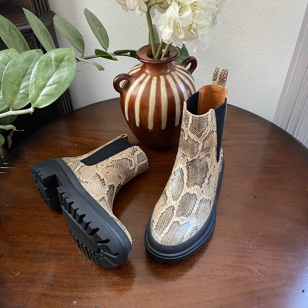 Lucky Brand Elerey Lug Leather Bootie
